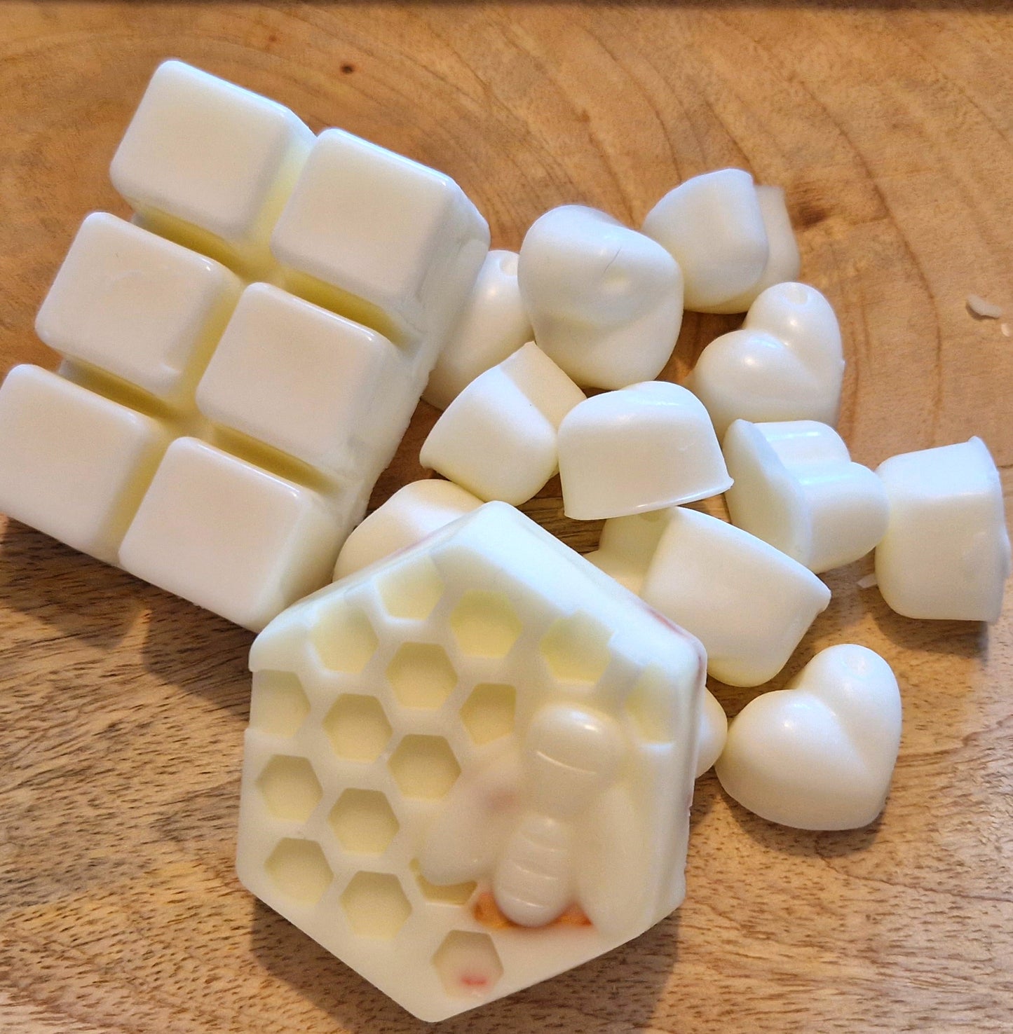 Warm Woods & Cashmere Soy Wax Melts image 3