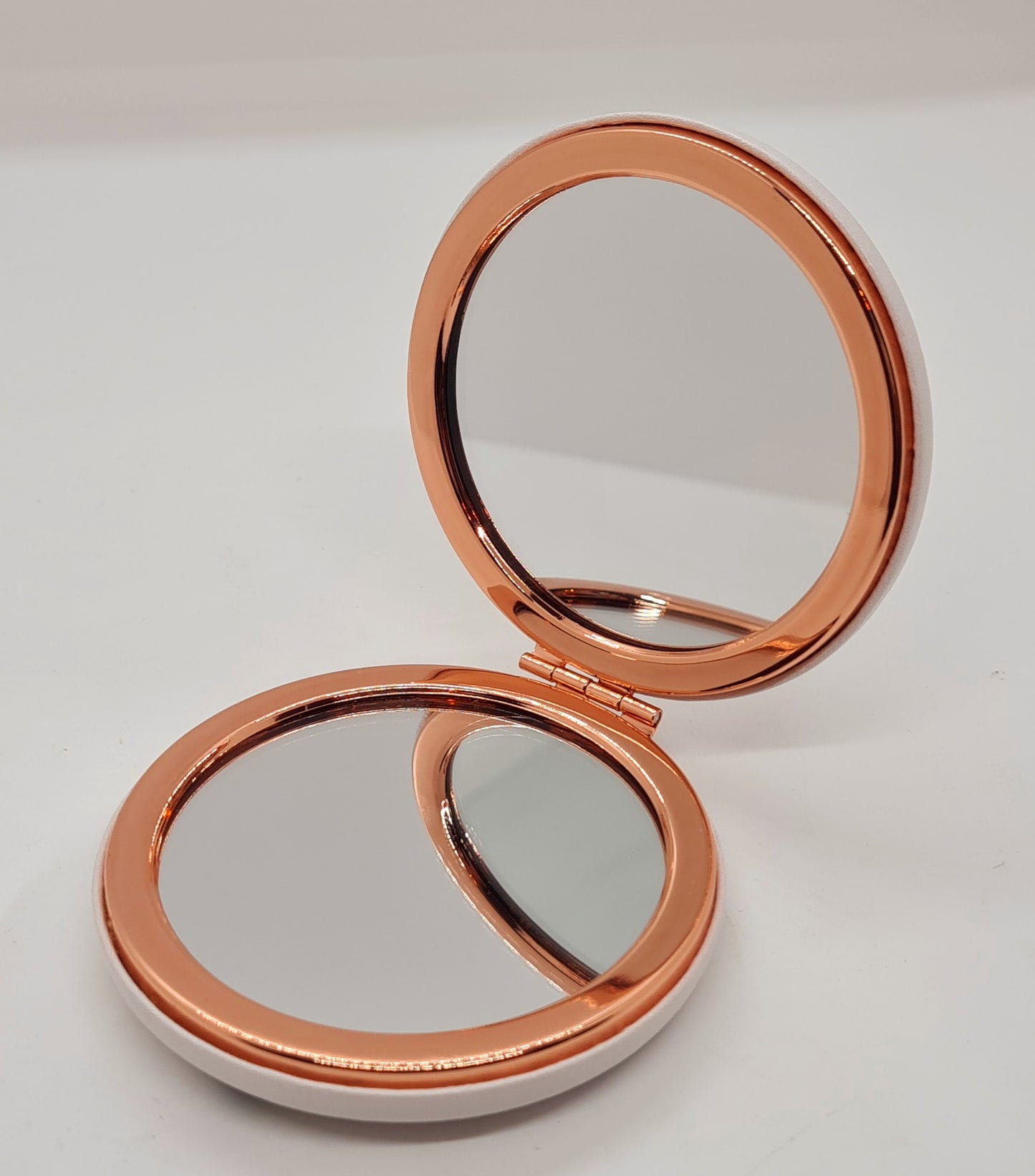 ...... and relax mum - Compact Mirror image 5