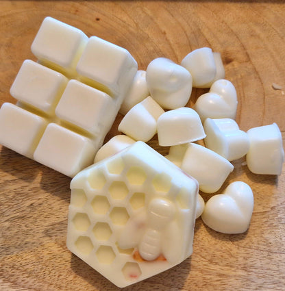 Warm Woods & Cashmere Soy Wax Melts  image 3